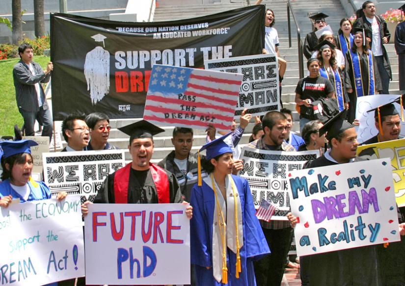 Los Angeles activists rally in support of the DREAM Act