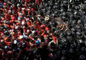 Red shirt protesters clash with police in Bangkok